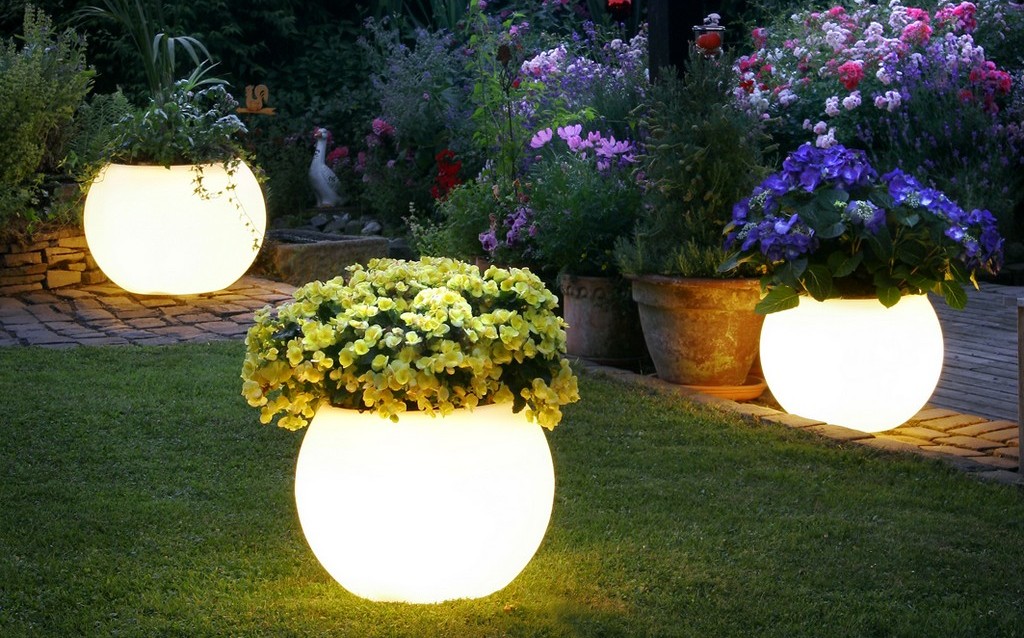 syvet_02_garden_lighting.jpg